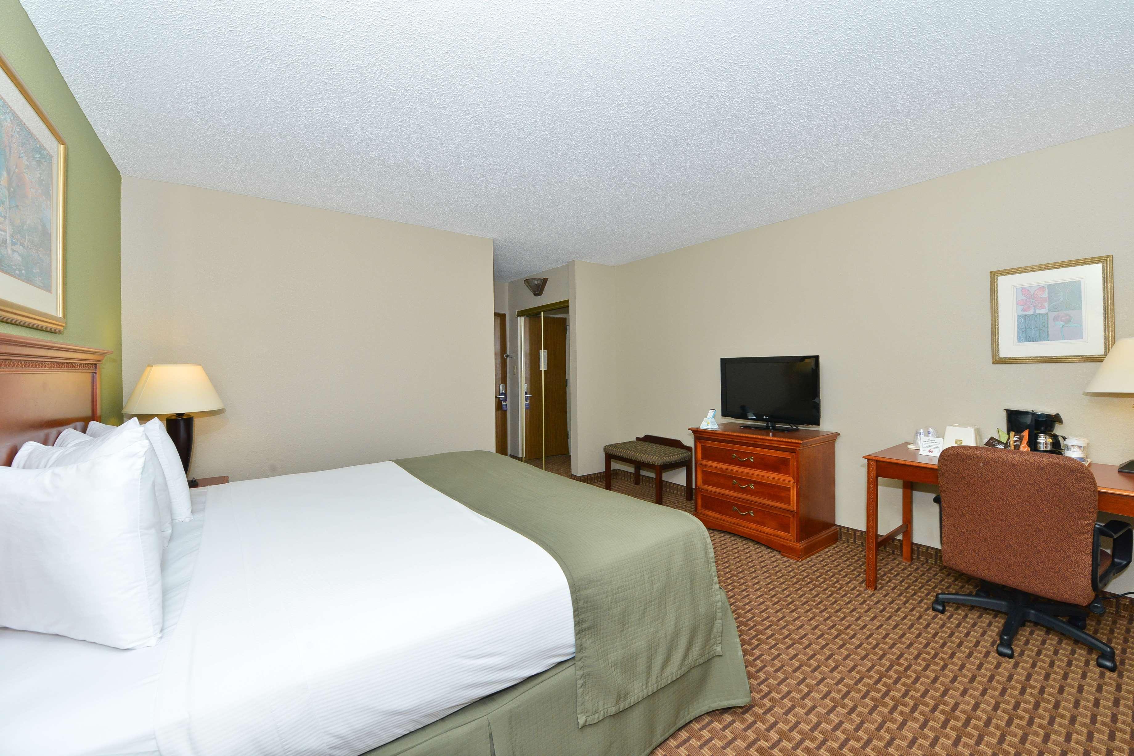Surestay Plus Hotel By Best Western Raleigh North Downtown Экстерьер фото