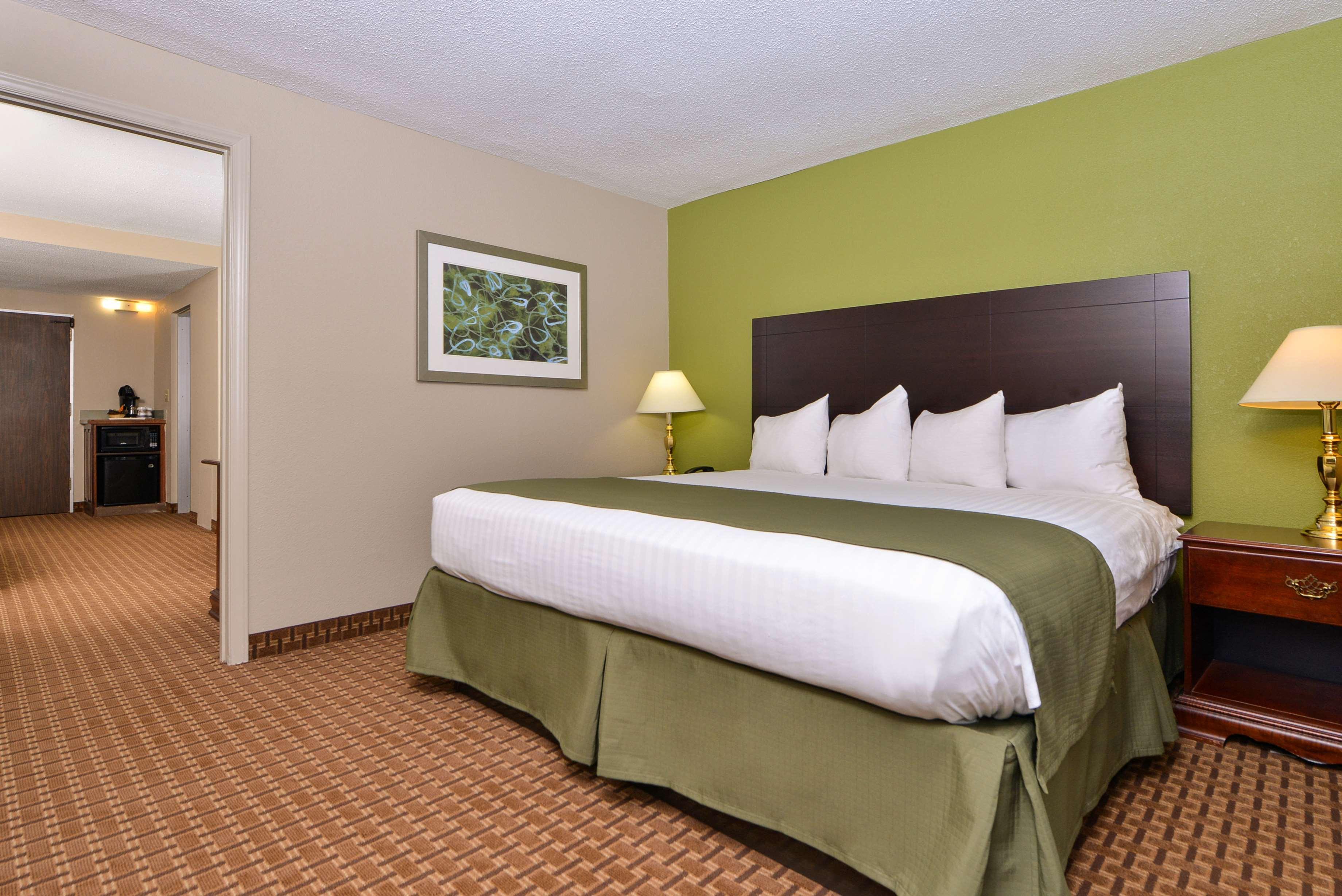 Surestay Plus Hotel By Best Western Raleigh North Downtown Экстерьер фото